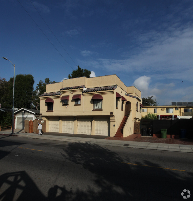 Building Photo - 6631-6635 Fountain Ave
