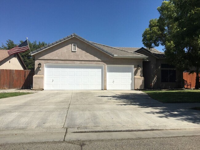 Building Photo - 4 Bedroom 2 Bath Home