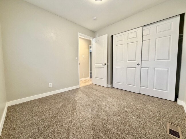 Building Photo - 680 E Malibu Dr