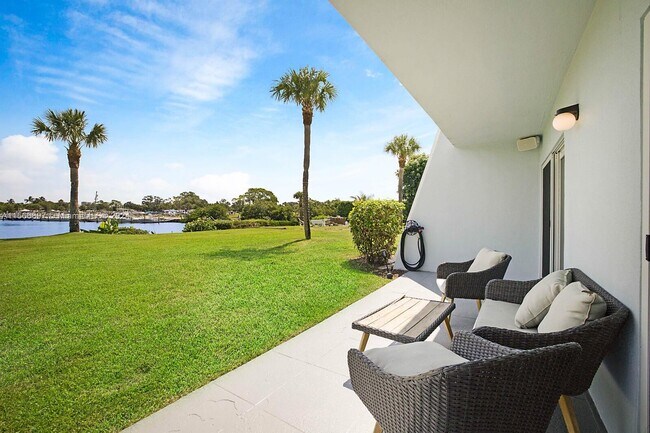 Foto del edificio - 725 Hummingbird Way