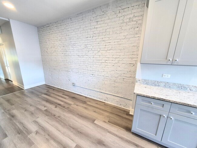 Foto del edificio - 6210 S Eberhart Ave