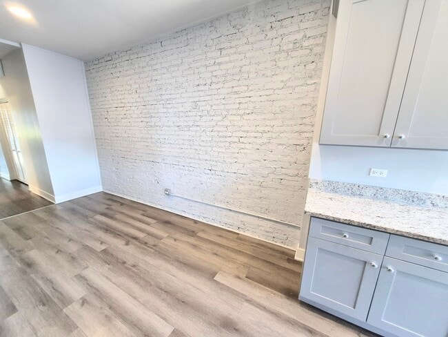 Building Photo - 6210 S Eberhart Ave