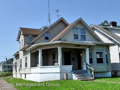 Primary Photo - 2500 W Oak St