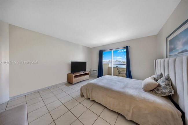 Building Photo - 7904 West Dr