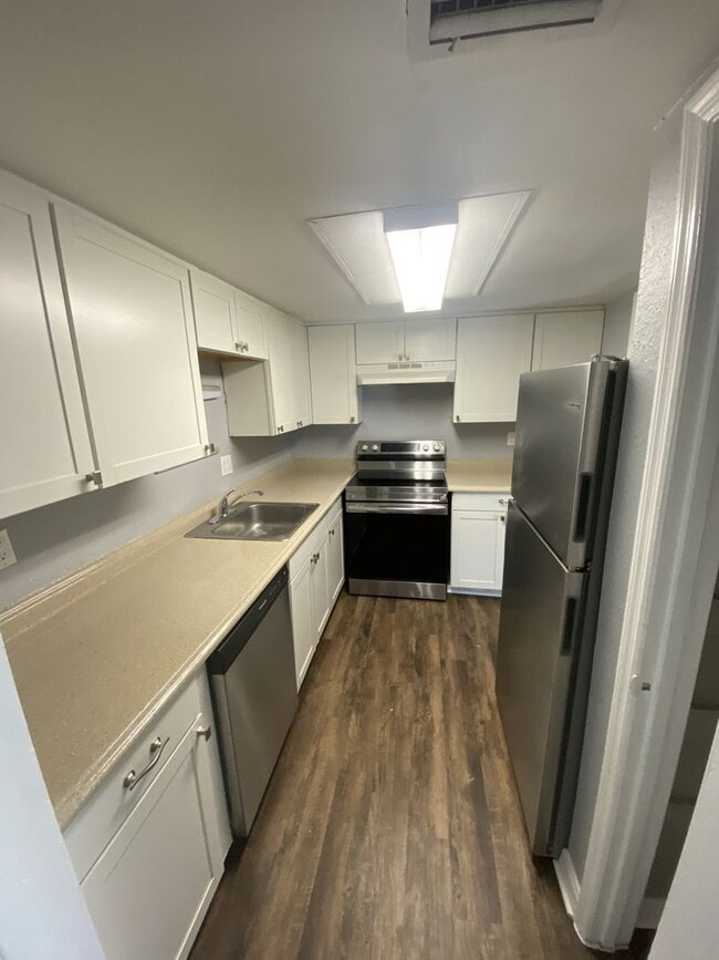 Foto del edificio - Spacious three bedroom condo