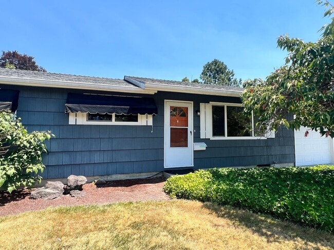 Building Photo - 3 Bedroom, 1 bath House in NW Corvallis of off Circle Blvd