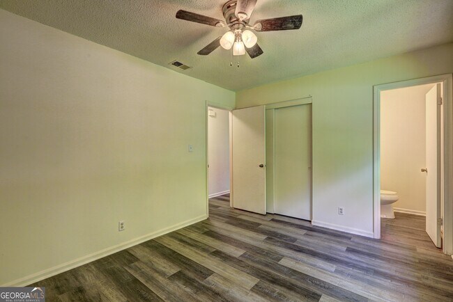 Building Photo - 5576 Kiernan Dr