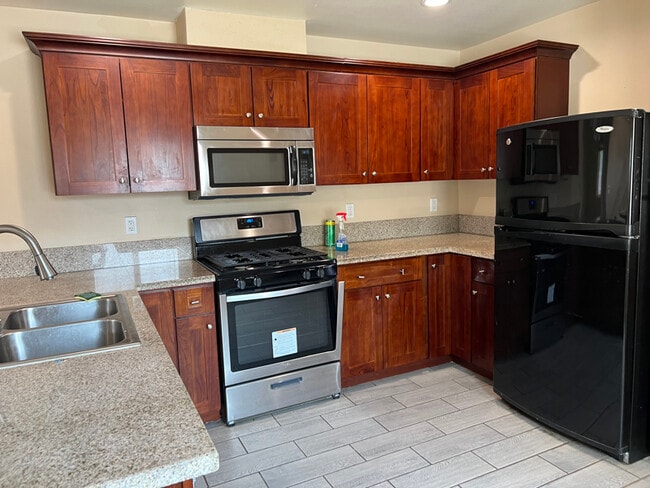 Foto del edificio - 10627 Lind Ave