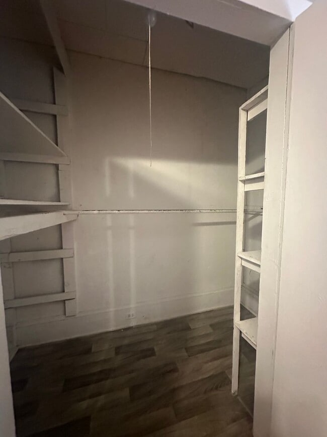 Building Photo - 536 Heard Ave