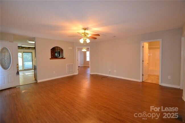 Foto del edificio - 1212 Beechwood Dr