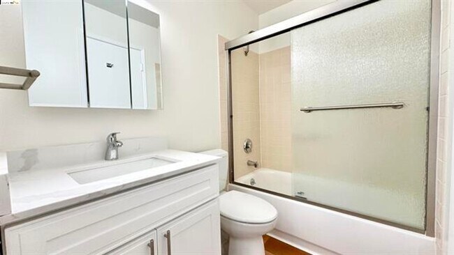 Foto del edificio - UPGRADED, TOP FLOOR, WATER VIEW STUDIO at WATERGATE