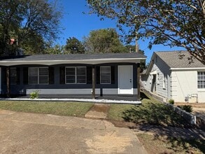 Building Photo - 813 2nd Ave N