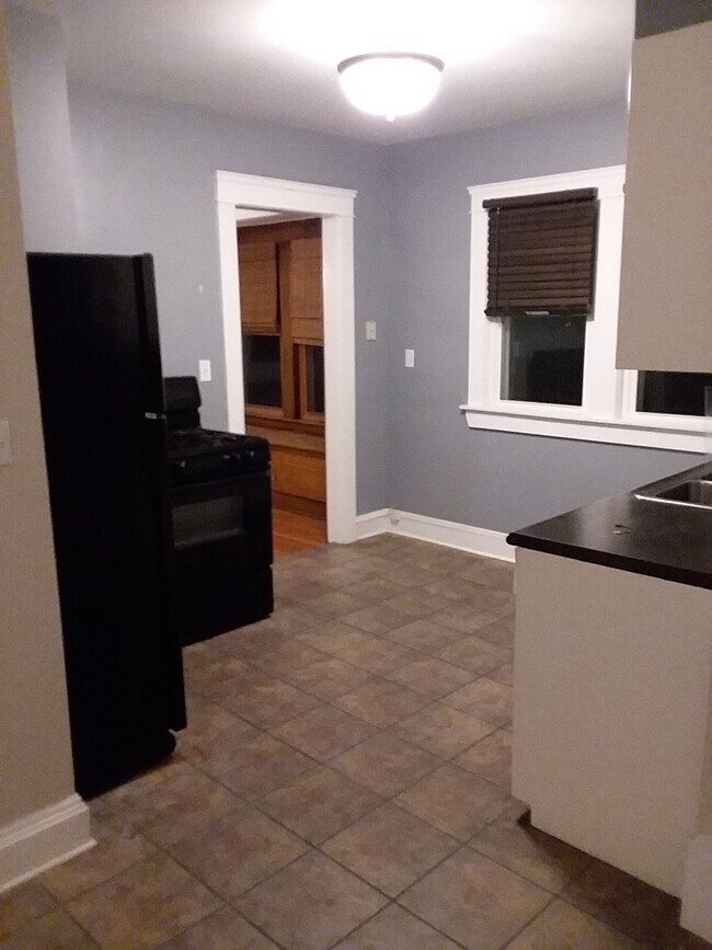 Foto del edificio - 1332 W 64th St