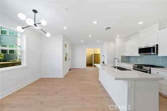 Building Photo - 322 Proctor