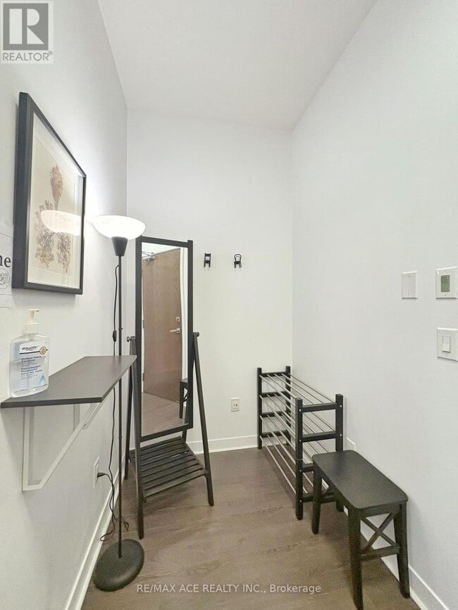 Building Photo - 360 Square One Dr