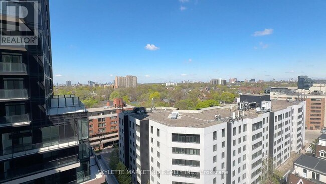Building Photo - 285-285 Dufferin St
