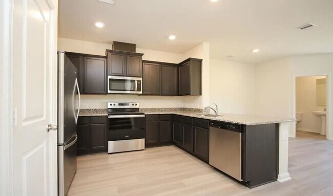 Foto del edificio - 549 Bains St