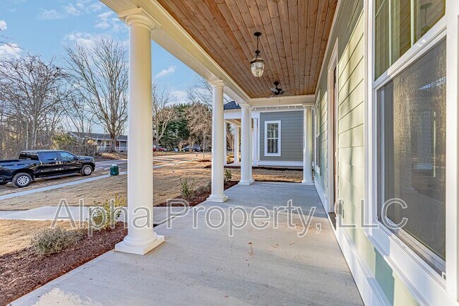 Foto del edificio - 111 Hemlock Dr