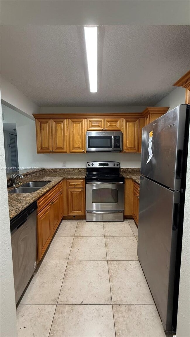 Foto del edificio - 1524 Lake Crystal Dr