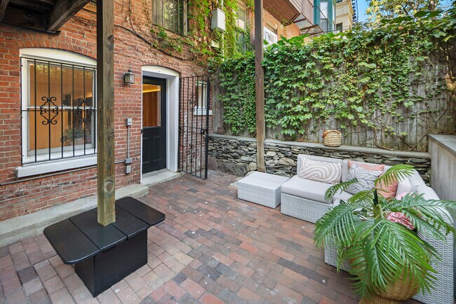 Foto del edificio - 135 Pembroke St