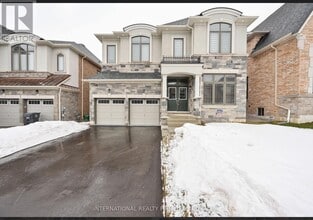 Building Photo - 45 Daisy Meadow Cres