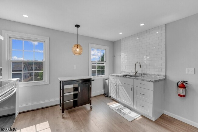 Foto del edificio - 634 Self Master Pkwy