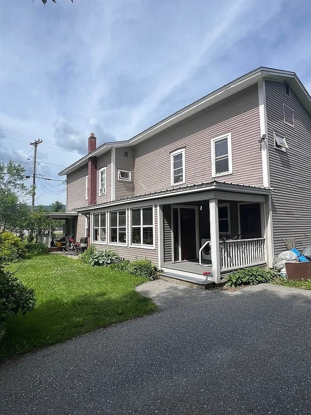 Photo - 170 S Main St (Waterbury, VT)