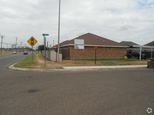 Building Photo - 712 Agate St