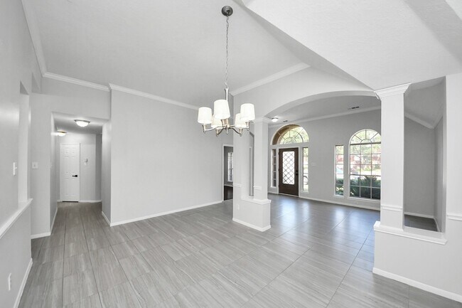 Foto del edificio - 8322 Adler Lake Dr