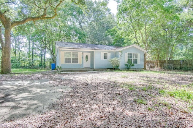 Foto del edificio - Pet-Friendly 3/2 Home Off Hwy 90 – Conveni...
