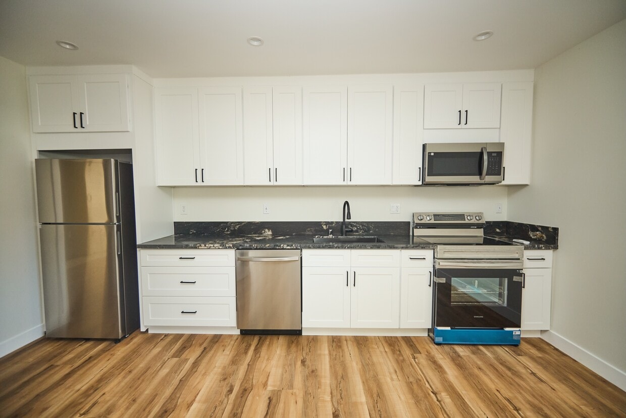 Kitchen - 20744 Bermuda St