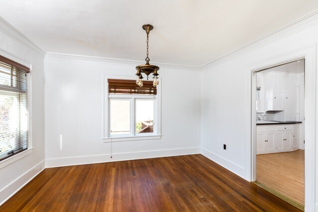 Foto del edificio - Spacious Home with that Classic Seattle Ch...