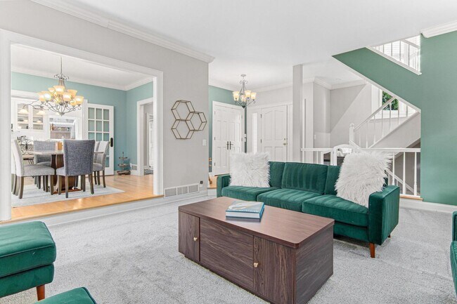 Building Photo - Welcome to Edina’s Best Kept Secret!
