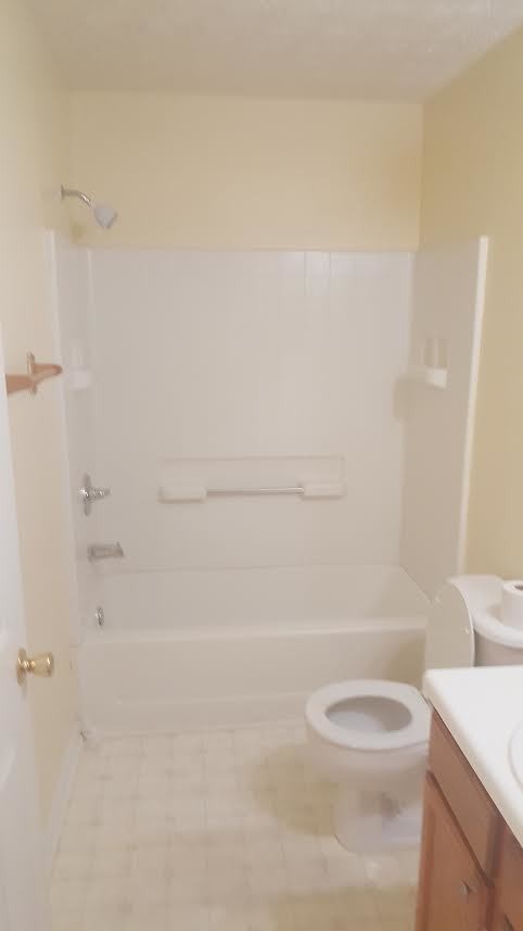Building Photo - 3 Bedroom Town Home, Total Electric