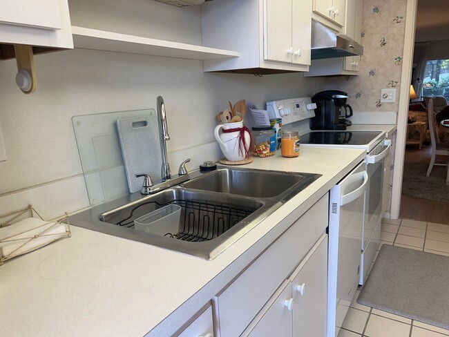Foto del edificio - 2BR/2BA Ground Level Condo in Venice Ave C...