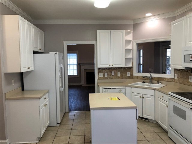 Foto del edificio - 2713 Denbel Cir