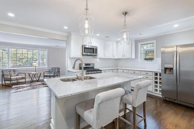 Foto del edificio - 2945 Surrey Ln