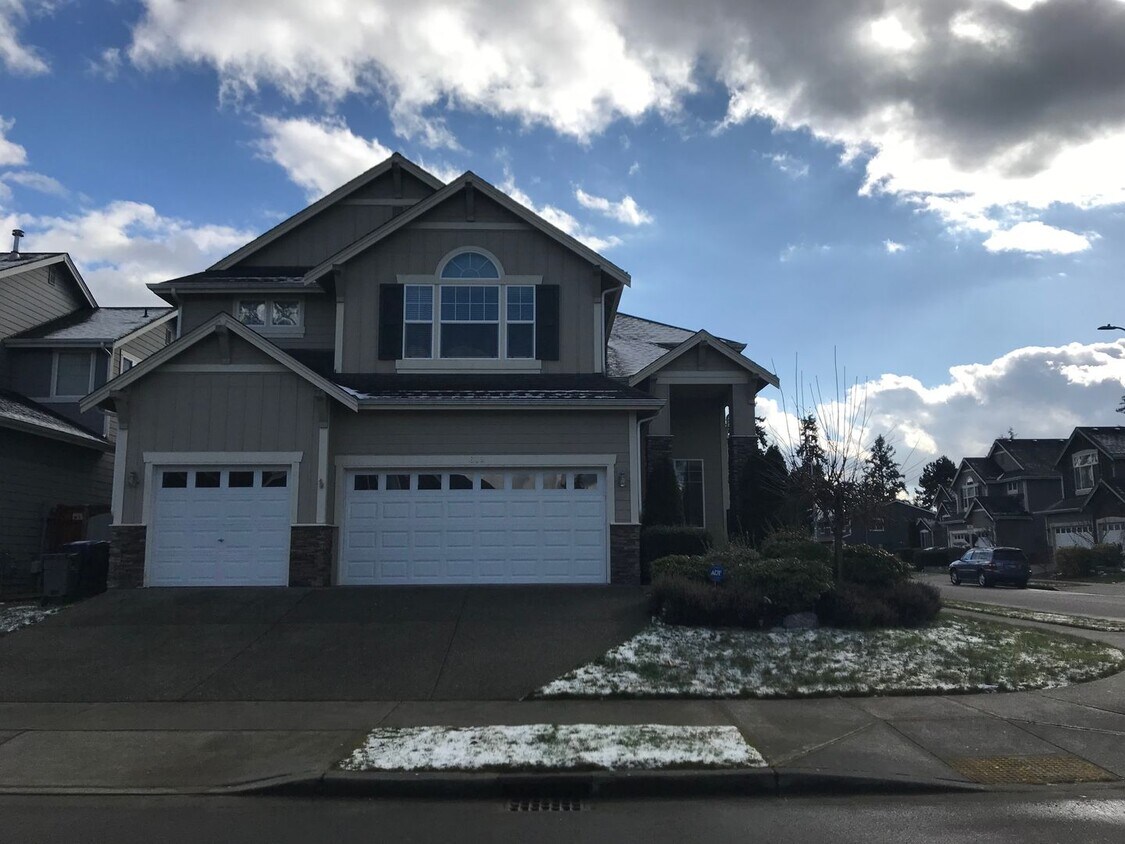 Foto principal - Beautifully Updated 4-Bedroom Home in Desi...