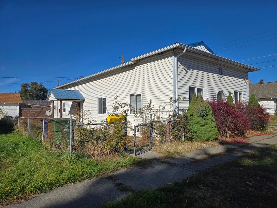 Primary Photo - Northside Spokane! Available Now! Move In ...