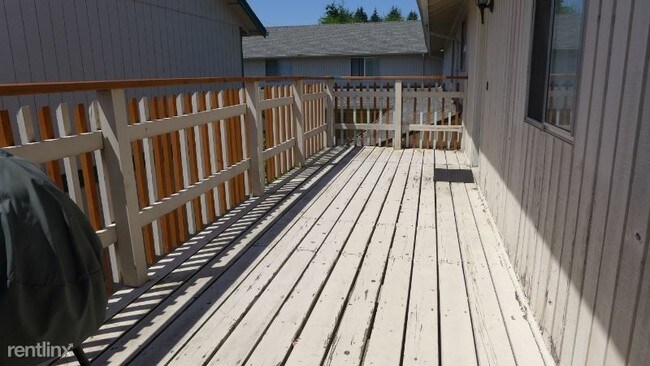 Building Photo - 5304 NE 84th Loop