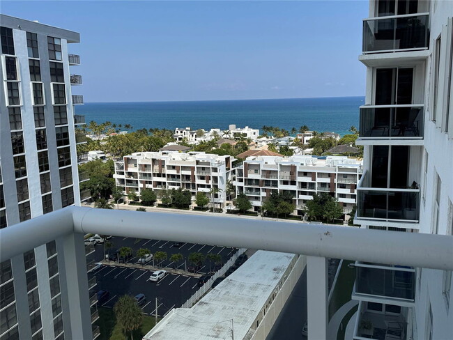 Foto del edificio - 3015 N Ocean Blvd