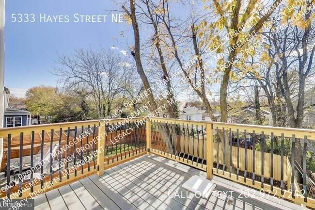 Foto del edificio - 5333 Hayes St NE
