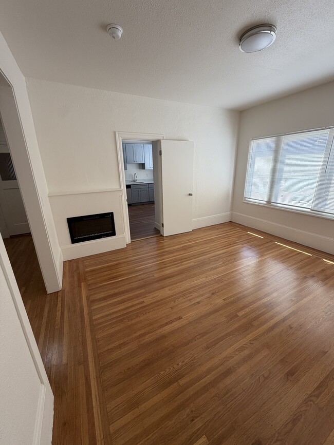 Building Photo - 495 Elwood Ave