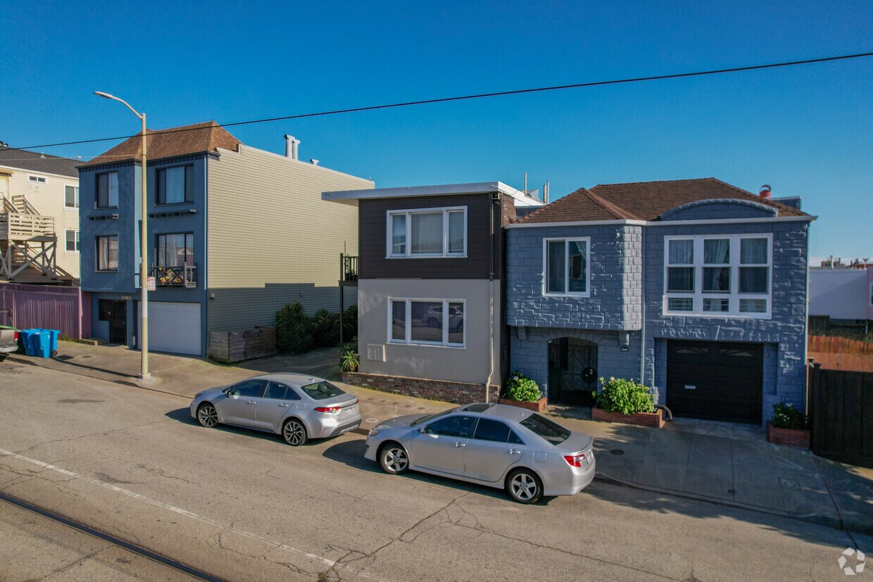 Building Photo - 3631 Judah St