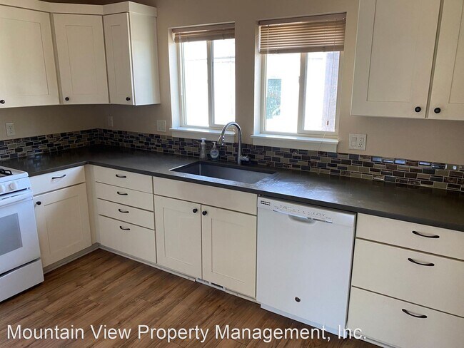 Foto del edificio - 4 br, 3 bath House - 850 NW Newport Ave.