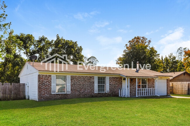 Building Photo - 229 Evergreen Ln