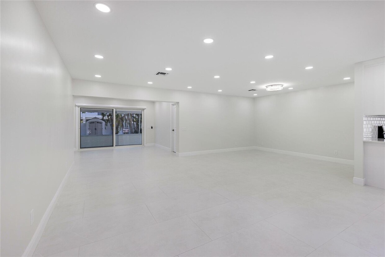 Foto principal - 4820 Tyler St