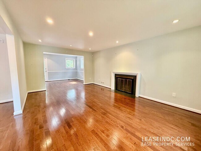 Foto del edificio - 4439 Springdale St NW