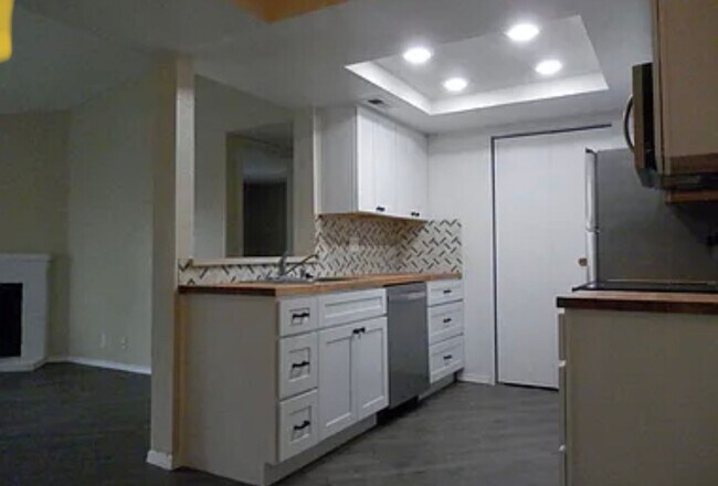 Foto del edificio - AVAILABLE 8/11 -  2 bed / 2 bath rennovate...