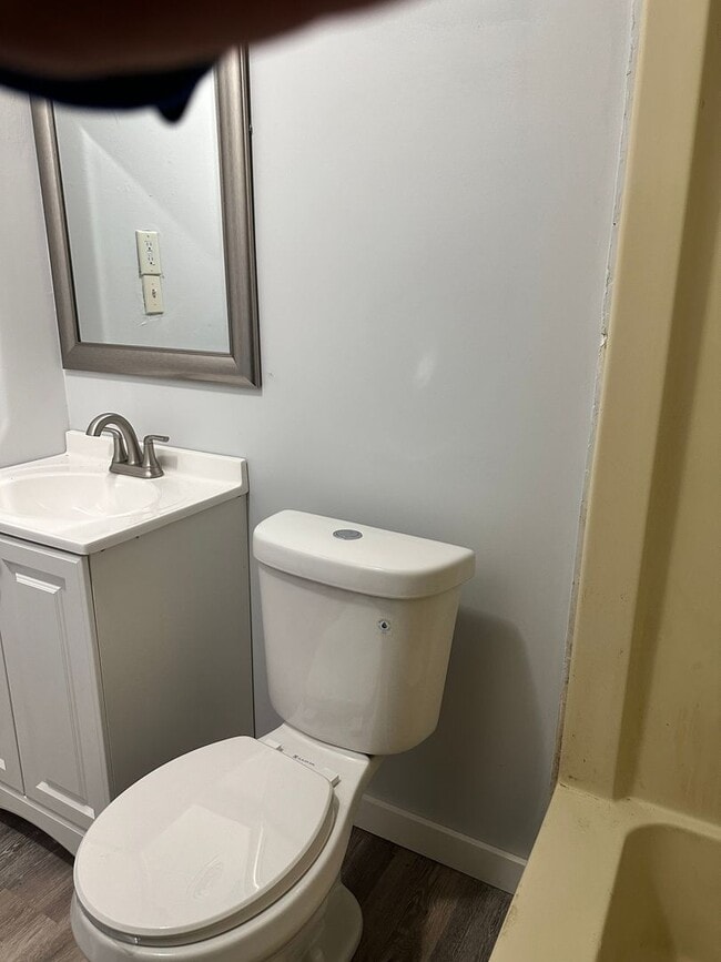 Building Photo - Nice single bedroom apartment close to dow...